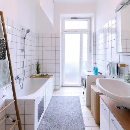 Sunny Citycenter - Main Station *